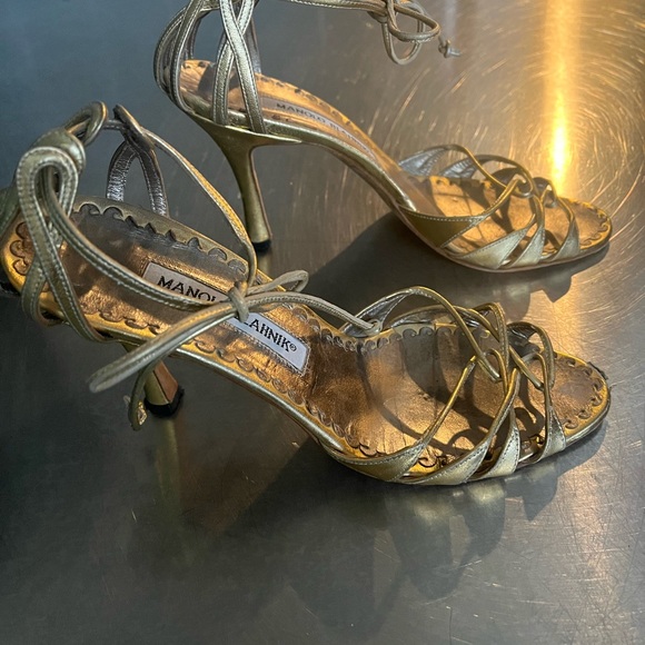 Manolo Blahnik size 6.5 - Picture 2 of 3